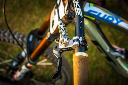 Bê Cruz bike check - manopla com fixação