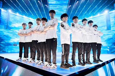 DWG KIA and T1 get ready to face off in the Worlds 2021 semi-final.