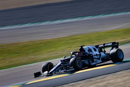 Downforce, çekiş gücünü ve yol tutuşunu iyileştirmek için kullanılır.