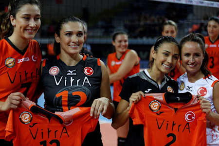 Esra Gümüş Kırıcı ve Gülden Kayalar Kuzubaşıoğlu ikilisinin jübilesi