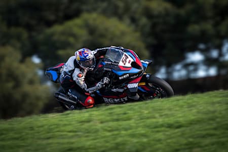 Toprak Razgatlıoğlu races on his motorbike