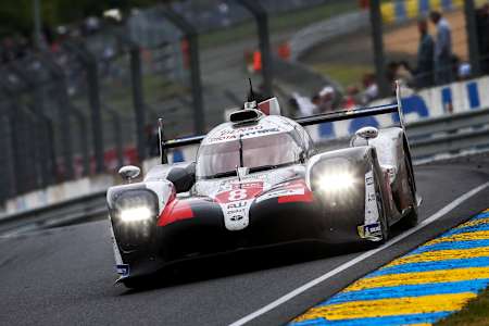 Toyota Gazoo Racing'in 8 numaralı aracıyla yarışan Sébastien Buemi, 13-15 Haziran 2019 tarihlerinde düzenlenen Le Mans 24 Saat yarışında performans sergiliyor.