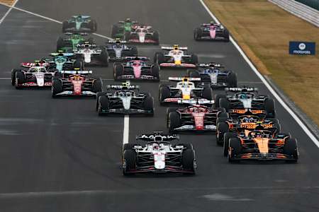 Max Verstappen start'ta önde kalmayı bildi