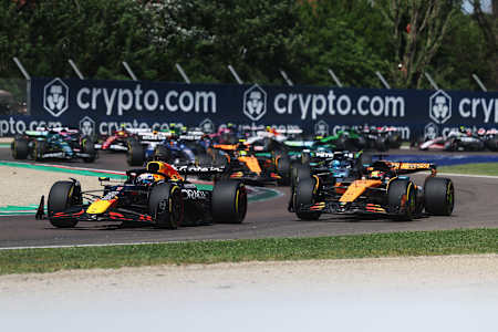 Max Verstappen'in ilk virajdaki atağı nefes kesti