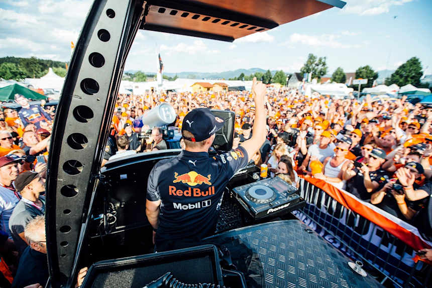 Max Bezoekt Oranjecamping Om Fans Te Bedanken