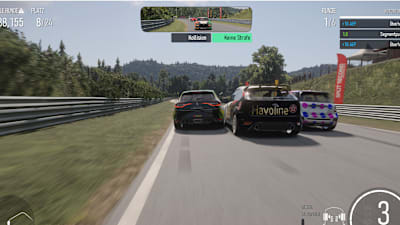 Captura de pantalla de Forza Motorsport que muestra varios coches en la pista. 