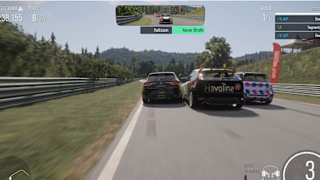 Captura de pantalla de Forza Motorsport que muestra varios coches en la pista. 