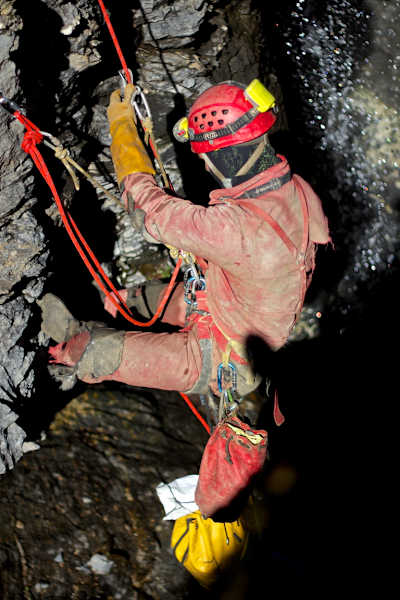 Wspinaczka jaskiniowa