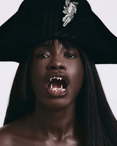 La rappeuse française LinLin, révélation de la scène rap francophone et autrice de son premier album Disco Inferno.