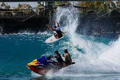 Joao Chianca surfing in Abu Dhabi.