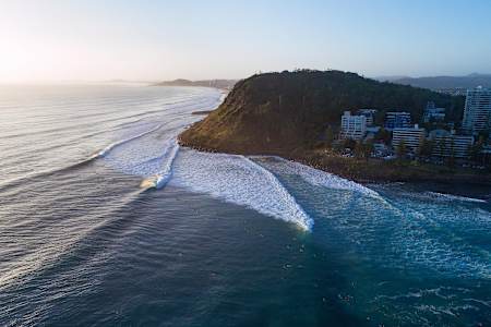 Le spot de surf de Burleigh Heads sur la Gold Coast australienne est l'un des meilleurs endroirs pour surfer au monde.