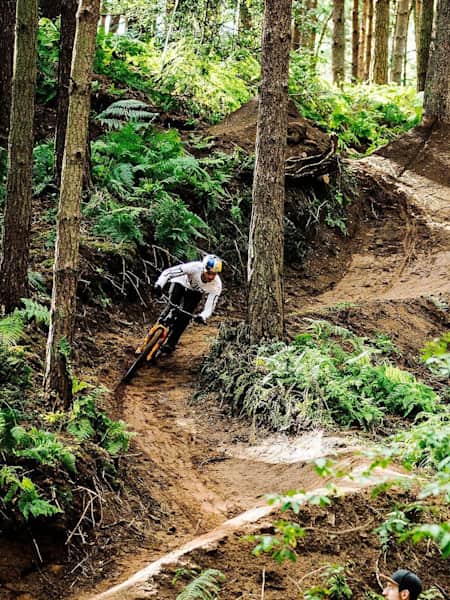 Downhill mountain bike tracks clearance