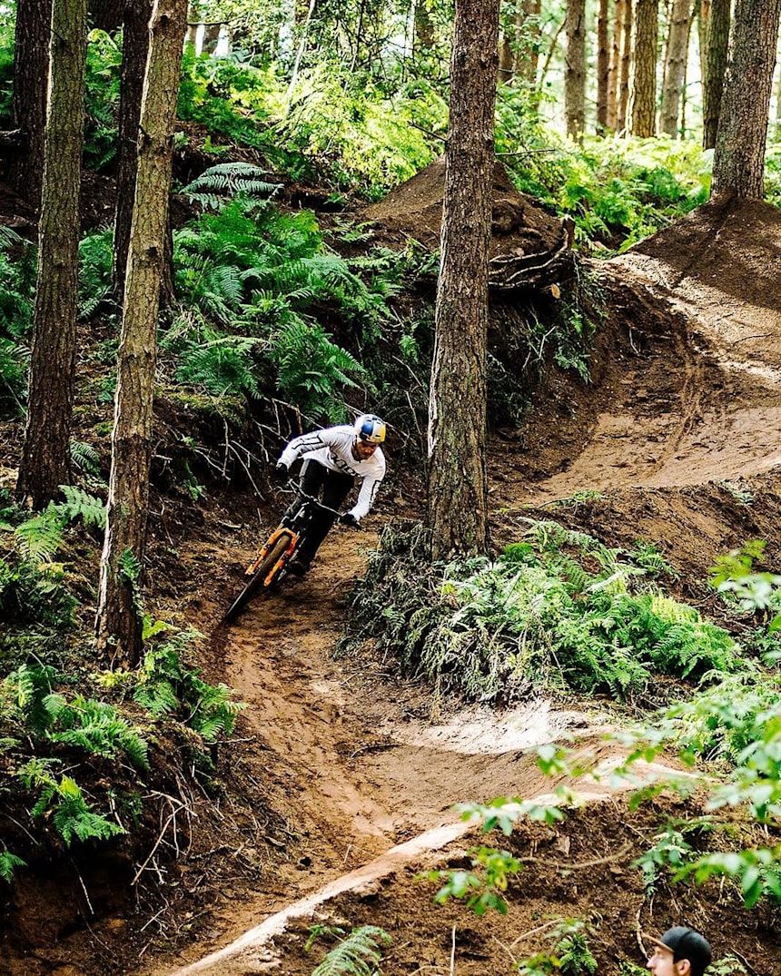 carbon fibre hardtail mountain bike