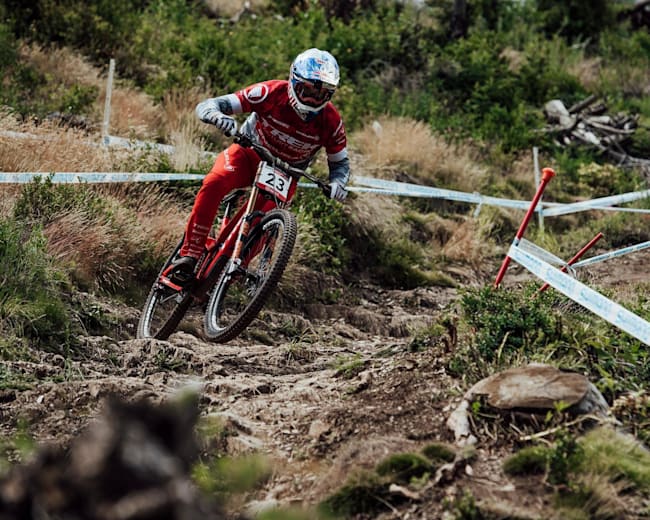 what's the difference between downhill and enduro