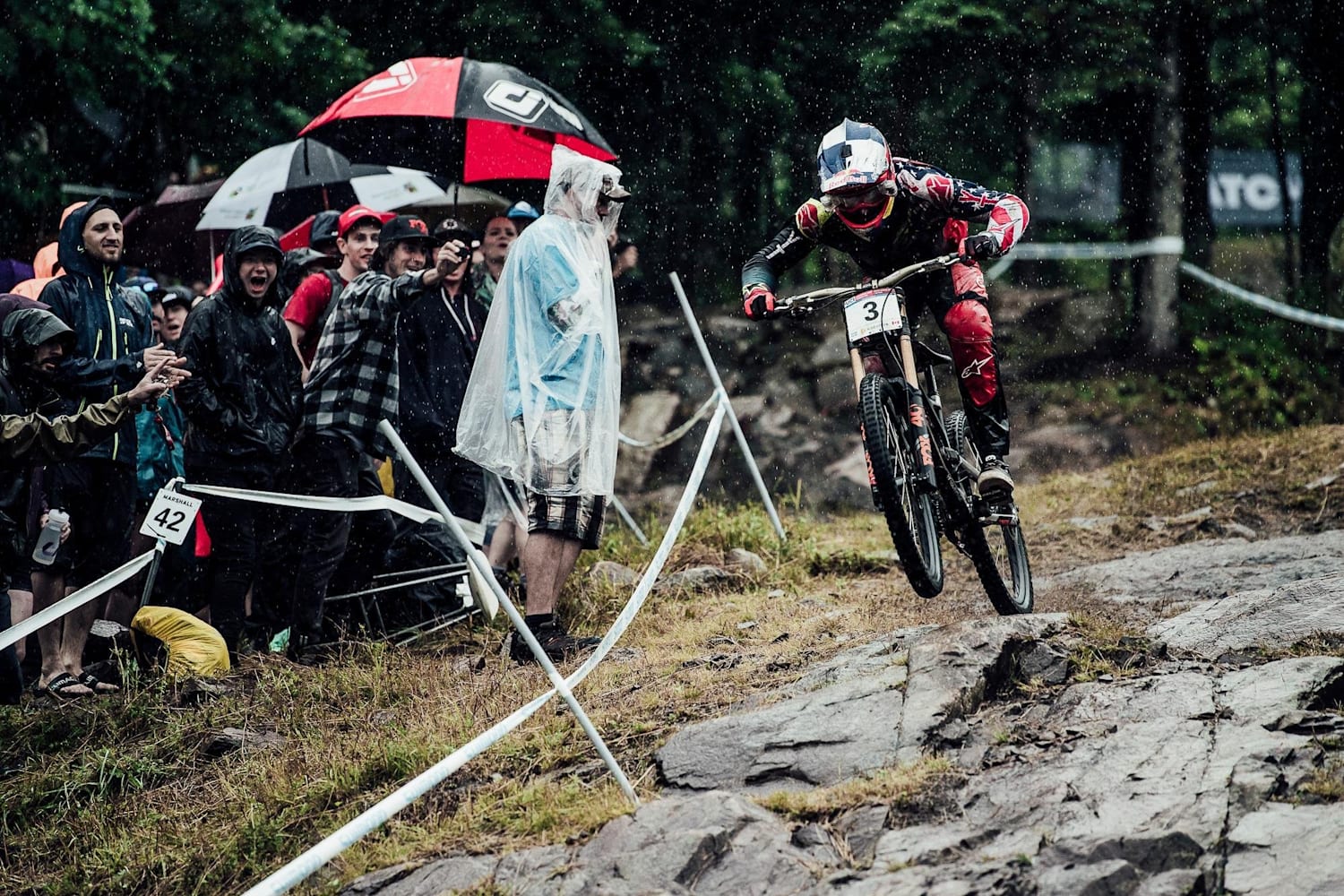 uci downhill mont sainte anne