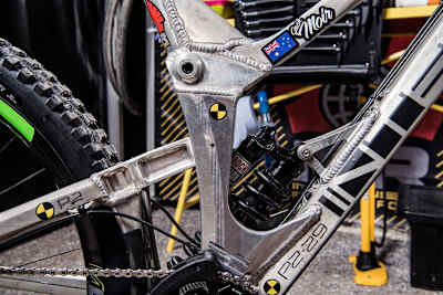 Intense 29er con recorrido de 200 mm en la suspensión trasera.