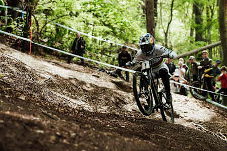 Loïc Bruni a réalisé un run très propre à la Coupe du Monde UCI de VTT descente 2019 à Maribor.