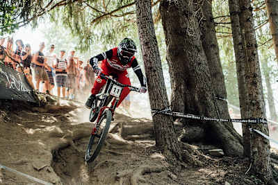 Charlie Harrison durante la tercera ronda de la UCI Copa del Mundo de Descenso en Leogang, Austria, el 9 de junio de 2019.