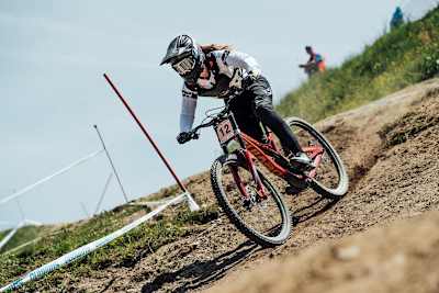 Kate Weatherly durante la tercera ronda de la UCI DH MTB World Cup 2019 en Leogang, Austria, el 9 de junio de 2019.
