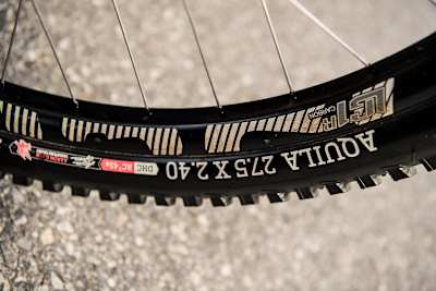 The Onza Aquila tyre is on front and rear The Aquila Tyres on Aaron Gwin's YT Tues MTB