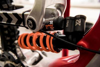 Spring rates are the same as usual 475 rear spring Loris Vergier's rear shock