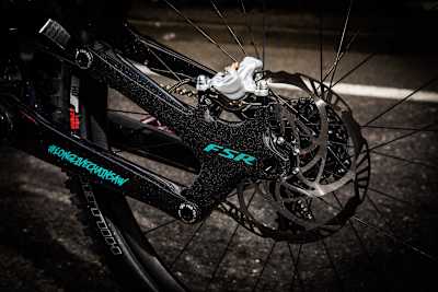 Les freins du vélo VTT de Loïc Bruni pour la Red Bull Foxhunt 2017 viennent du modèle Formula Cura.