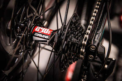 Les roues du VTT de Bruni pour la Red Bull Foxhunt sont assemblées avec le légendaire Star Rachet.