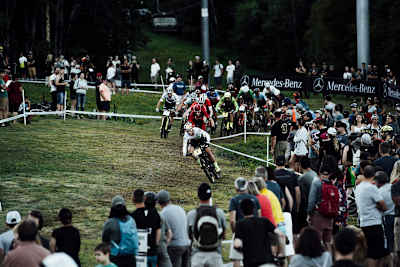 La competizione short track Elite Men alla tappa canadese di World Cup MTB 2018, a Mont-Sainte Anne.