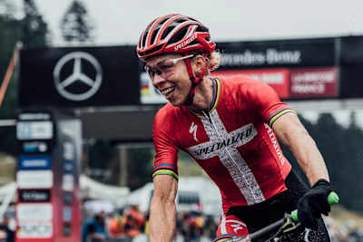Annika Langvad remporte la Coupe du Monde UCI de VTT cross-country XCC à La Bresse en 2018.