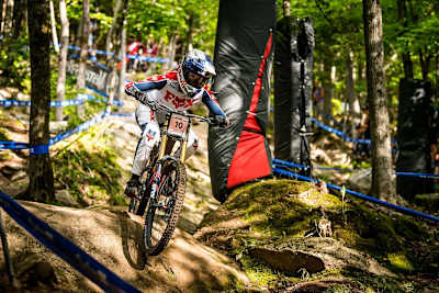 Tahnée Seagrave in action at the 2019 UCI Downhill World Championships in Mont-Sainte-Anne