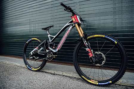 La bici Mondraker de Laurie Greenland.