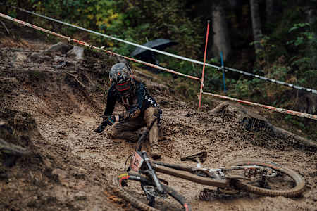 Anna Newkirk crashes at the UCI Mountain Bike Downhill World Championships in Leogang, Austria on October 11, 2020.