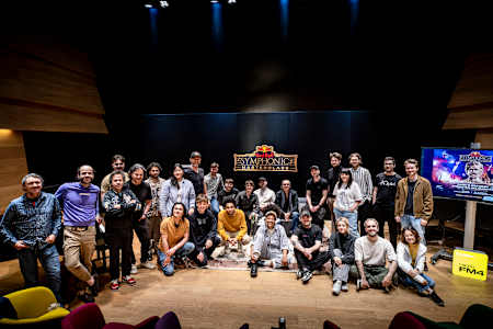 EXEA (1. Reihe, 2. & 3. Person rechts) war Teil des Workshops in der mdw