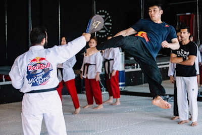 极限武术起源于美国空手道比赛内自选套路（Creative Form）