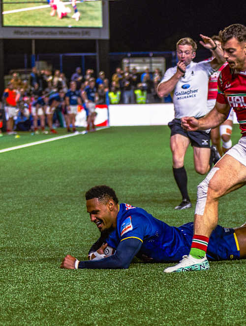 Obi Ene scores a try against Leicester Tigers in the Gallagher PREM