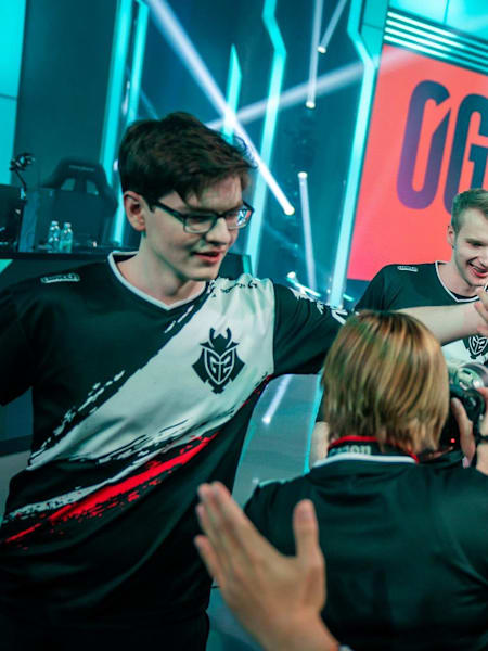 A picture of G2 Esports greeting fans during Round 2 of the LEC Spring Playoffs.