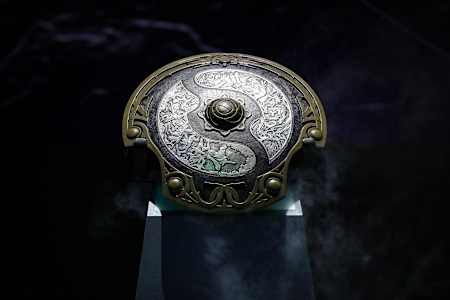 L'Aegis des Champions est le trophée emblématique du The International, tournoi esport sur le jeu vidéo Dota 2 de Valve.