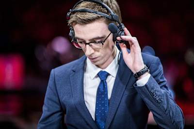 Esports commentator Vedius casts the EU LCS tournament.