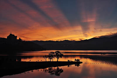 O lago Sun Moon em Taiwan ao pôr do sol.