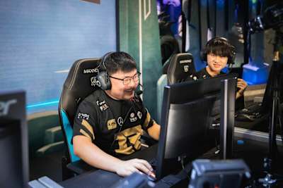 Jian ‘Uzi’ Zihao playing League of Legends.