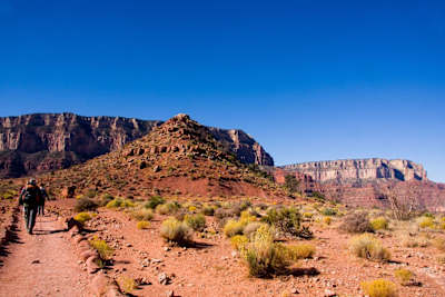 Senderistas por el Kaibab Trail en el Gran Cañón, EE.UU.