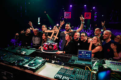 No falto la tarta para celebrar con todos los presentes tan importante aniversario