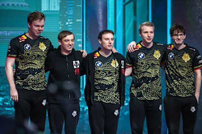 G2 Esports feiern ihren Sieg im Viertelfinale