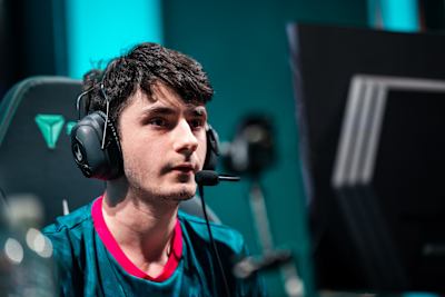 Labros «Labrov» Papoustakis durante la fase de grupos de la Spring Split de la League of Legends EMEA Championship Series 2023, celebrada en el LEC Studio el 10 de abril de 2023 en Berlín, Alemania.