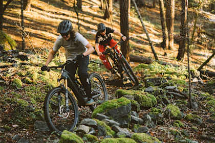 Purer Fahrspaß mit E-Mountainbikes...