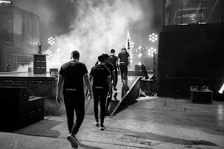 MIBR prepare for their match versus compLexity.