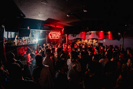 El sello llevó a cabo un showcase con Fase Bipolar, Moy Santana, Sexto, Finalversion3, Vladimir Dynamo y Hakk