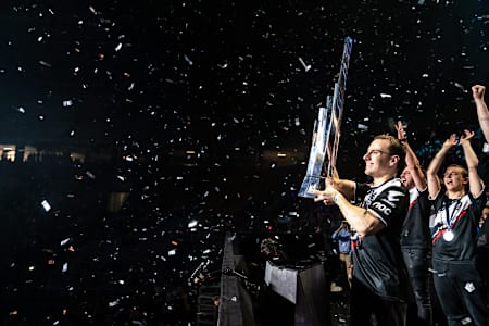 A picture of Luka 'Perkz' Perkovic lifting the LEC trophy.