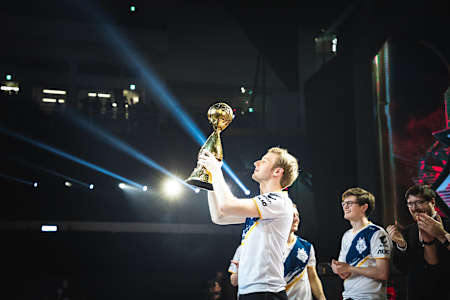 A photo of Marcin 'Jankos' Jankowski lifting the Mid-Season Invitational 2019 trophy