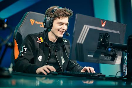Mikyx bir League of Legends turnuvası sırasında.